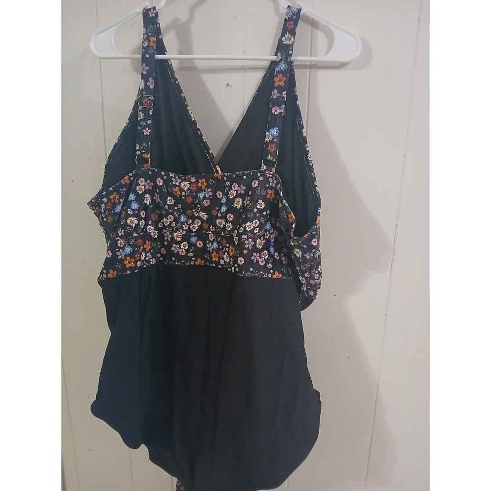 BloomChic Plus Size Black Floral 1 Piece Swimsuit Adjustable Straps 22-24 - Picture 4 of 6